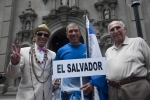 Team El Salvador, Eduardo Arena and ISA President Fernando Aguerre. Credit:ISA/ Rommel Gonzales