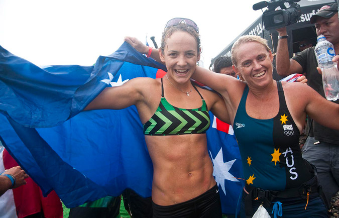 Australia’s Jordan Mercer and Angela Jackson celebrate after winning the Women’s Paddleboard Race and SUP Race respectively. Photo: ISA/Rommel