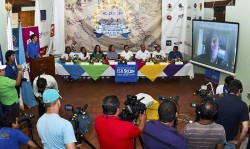 ISA President Fernando Aguerre (on screen) was joined by Nicaragua’s Minister of Tourism Mayra Salinas (fourth from right), Local Event Organizer Lucy Valenti (third from left), Mayor of Granada Julia Mena (fourth from left), Mayor of Diriamba (third from right), Nicaragua Team Manager Ronaldo Urroz (far right), Nicaragua Team Members Norwin Estrella and Ana Urroz (far left) and ISA Gold Medalist Casper Steinfath (second from right) at the official press conference. Photo: ISA/Michael Tweddle